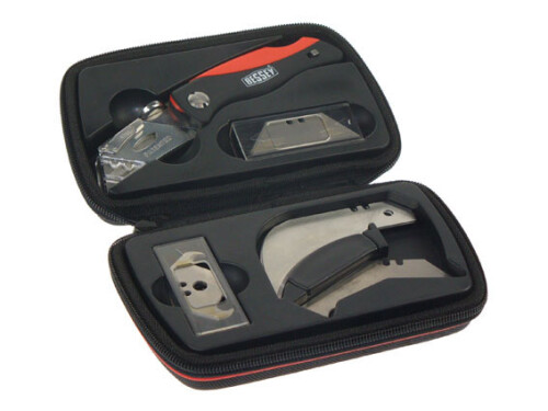 Univerzální zavírací nůž s výměnnými čepelemi v pevném pouzdře na zip